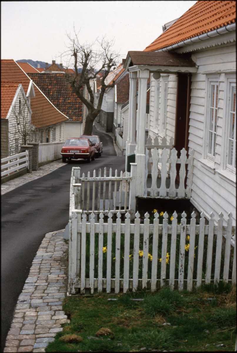 Søndre del av Søragadå sett mot Skudeneshavn sentrum. Huset til høyre er Søragadå 68.