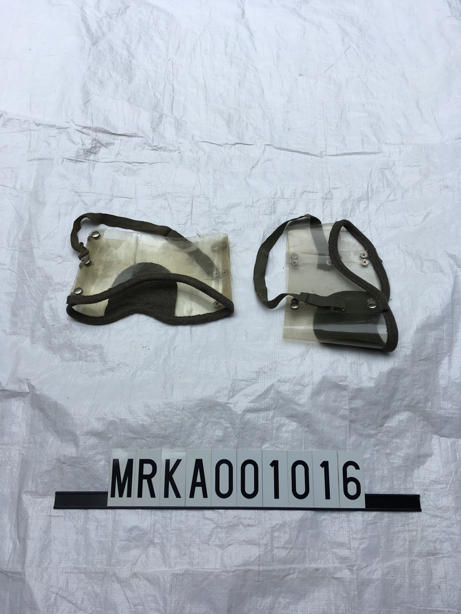 Vindavvisaren utgör ett ansiktskydd för motorcykelförare. Vindavvisaren sätts framför ansiktet och bildar då en cylinder. Vid färd på motorcykel är luften i cylindern stillastående och avvisar därmed luft, regn, snö mm från förarens ansikte.