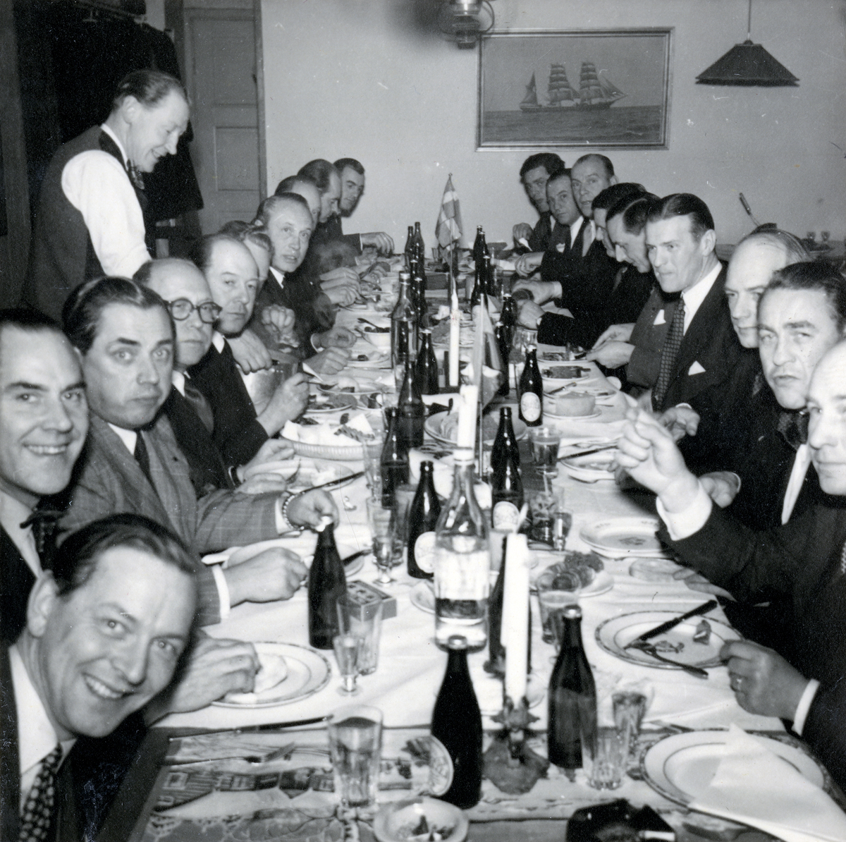 Fotografi ur Detlow von Brauns album. Segelklubbens medlemmar. 75-årsjubileum.