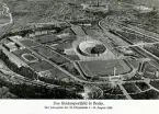 Fotografi ur Detlow von Brauns album. Vykort med motiv över olympiastadion i Berlin 1936.