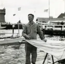 Fotografi ur Detlow von Brauns album. Arvid Laurin på en seg