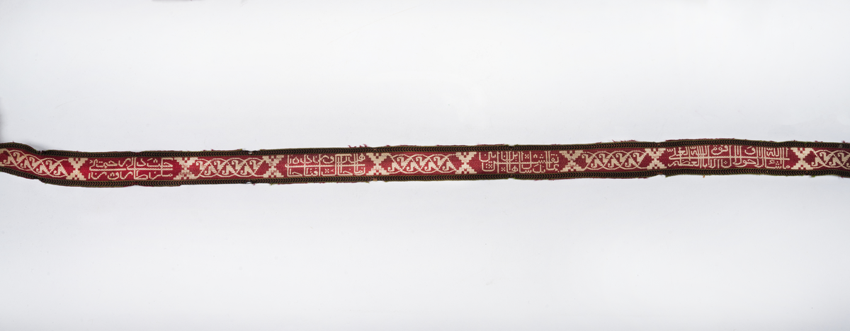 Astrolabium daterat till 1773. Ejkomplett då det saknar Alhidad (visaren).
Bandets längd 1400 mm, bredd 19 mm. Bandet daterat till 11 nov 1817 - 31 okt 1818.