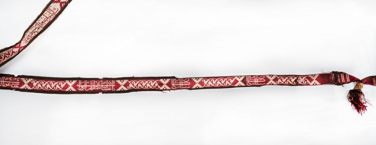 Astrolabium daterat till 1773. Ejkomplett då det saknar Alhidad (visaren).
Bandets längd 1400 mm, bredd 19 mm. Bandet daterat till 11 nov 1817 - 31 okt 1818.