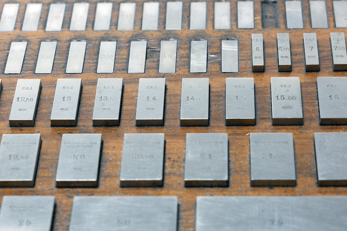 C. E. Johansson wanted to develop a set of combination gauge blocks that could be combined with each other to be able to provide all the measurements needed in industrial manufacturing. His combination gauge first had 102, then 46 pieces of steel that became world famous. The steel pieces' surfaces were so even that they were held together and could not be pulled apart. Instead, they would be pushed apart laterally. The pieces of steel could form a rod of precise length that could be picked up and held without falling apart. It was used to calibrate other measuring tools and machines. He went down in history as Mått-Johansson and worked for a time for Henry Ford in the USA.