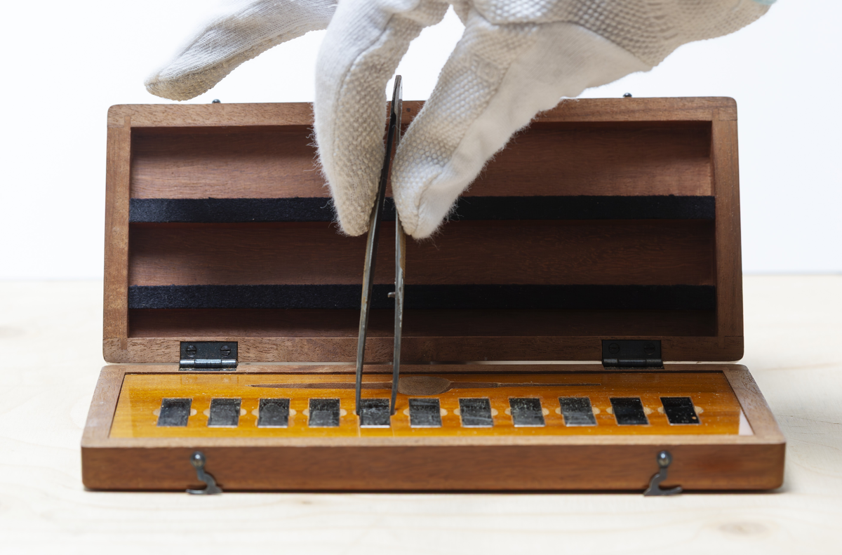 C. E. Johansson wanted to develop a set of combination gauge blocks that could be combined with each other to be able to provide all the measurements needed in industrial manufacturing. His combination gauge first had 102, then 46 pieces of steel that became world famous. The steel pieces' surfaces were so even that they were held together and could not be pulled apart. Instead, they would be pushed apart laterally. The pieces of steel could form a rod of precise length that could be picked up and held without falling apart. It was used to calibrate other measuring tools and machines. He went down in history as Mått-Johansson and worked for a time for Henry Ford in the USA.