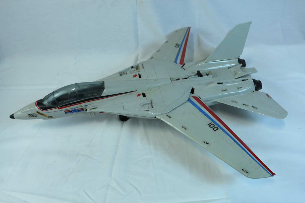 Form: Krigsfly, jager F-15. Mangler en halefinne.
