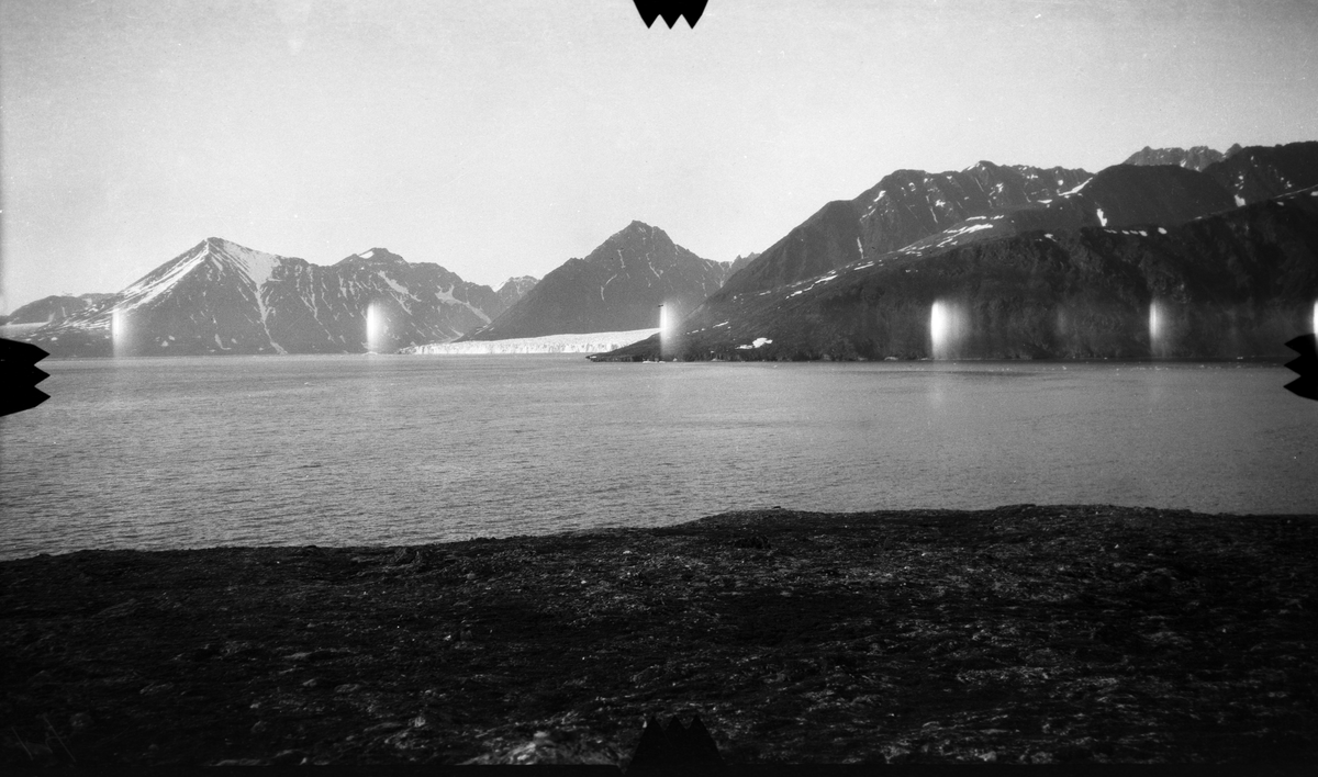 Fra odden sydøst Fuglebjerget. -Fra kartleggingen av Svalbard i 1906.