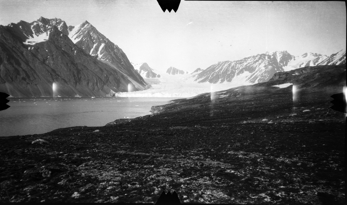 Fra odden sydøst Fuglebjerget. -Fra kartleggingen av Svalbard i 1906.