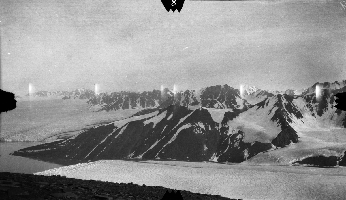 Fjelde ved bunden av Liefde bay. Fra st. 2 syd - bjerget. -Fra kartleggingen av Svalbard i 1906.