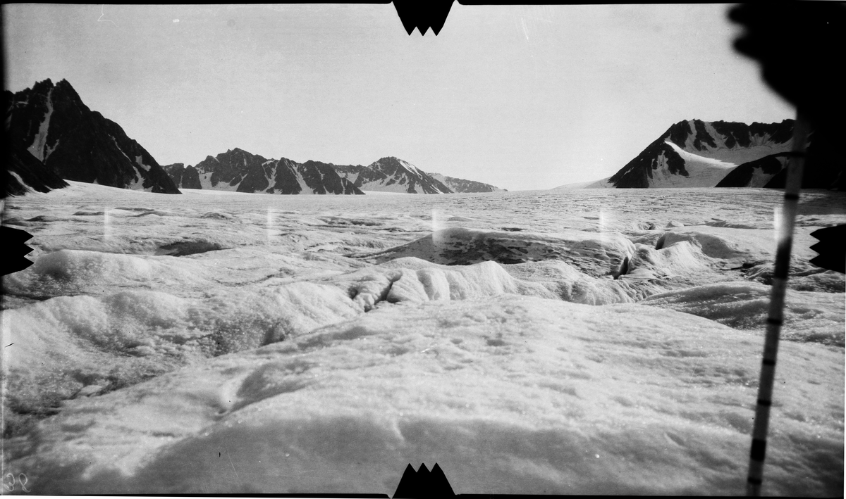 Fra st. 2 i Magdalena bay. -Fra kartleggingen av Svalbard i 1906/07.