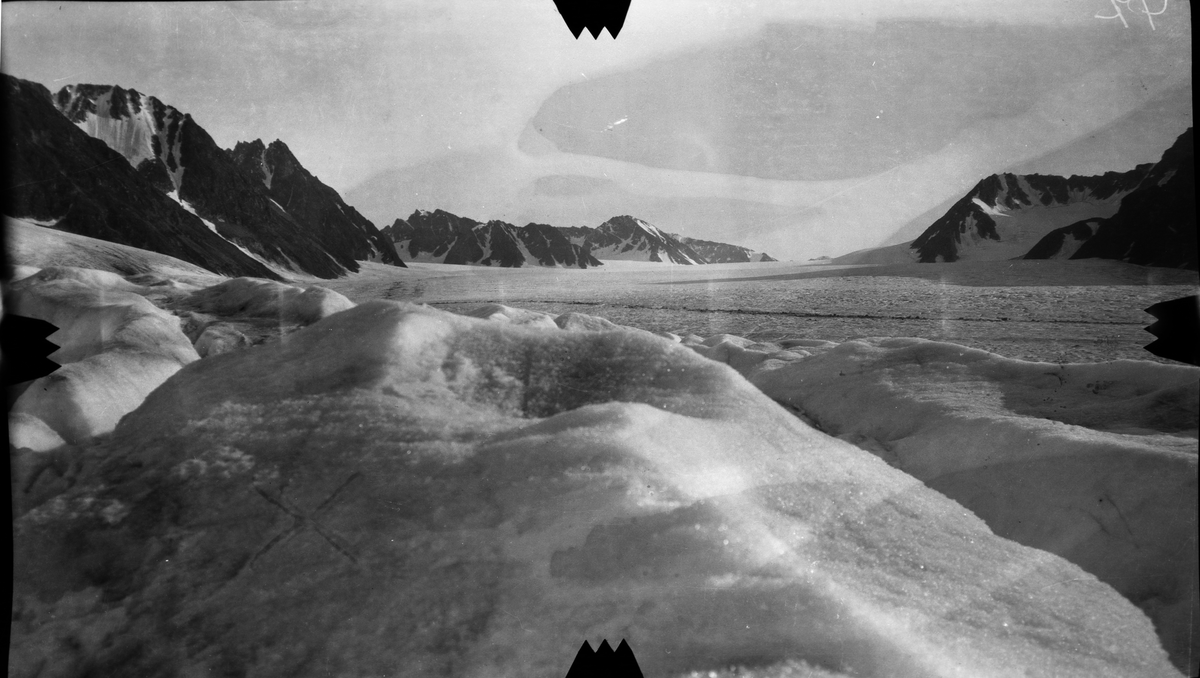 Fra st. 2 i Magdalena bay. -Fra kartleggingen av Svalbard i 1906/07.