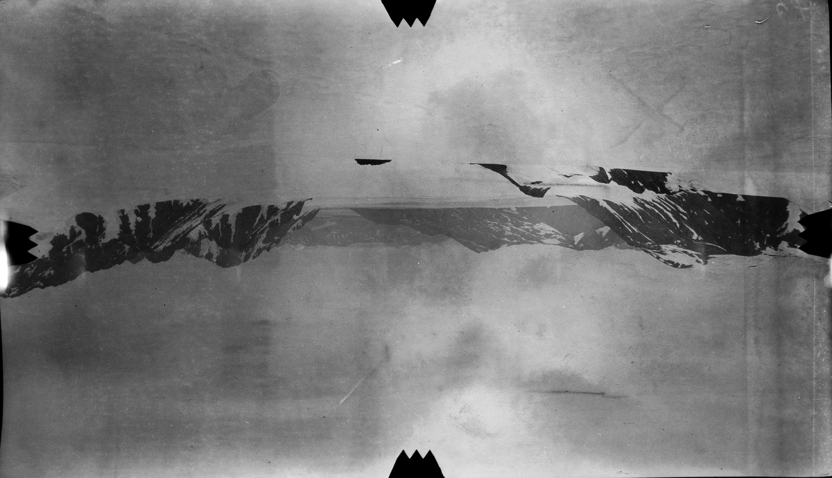 Fra oppmars på Smeerenburg breen. -Fra kartleggingen av Svalbard i 1906/07.