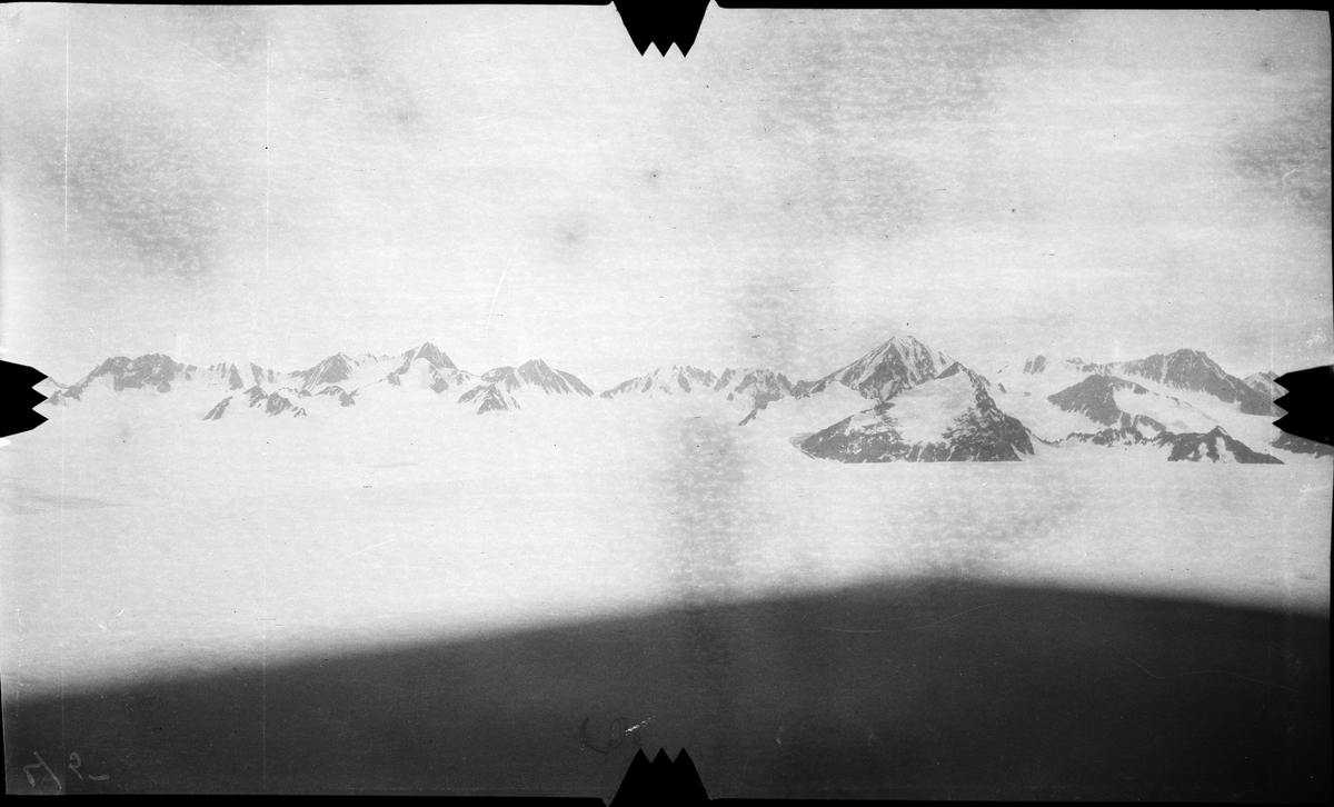 Fra oppmars på Smeerenburg breen. -Fra kartleggingen av Svalbard i 1906/07.