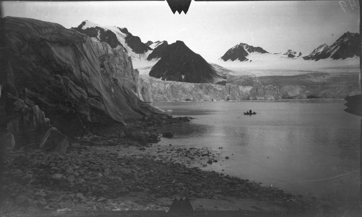 Fra Magdalenebay. -Fra kartleggingen av Svalbard i 1906.