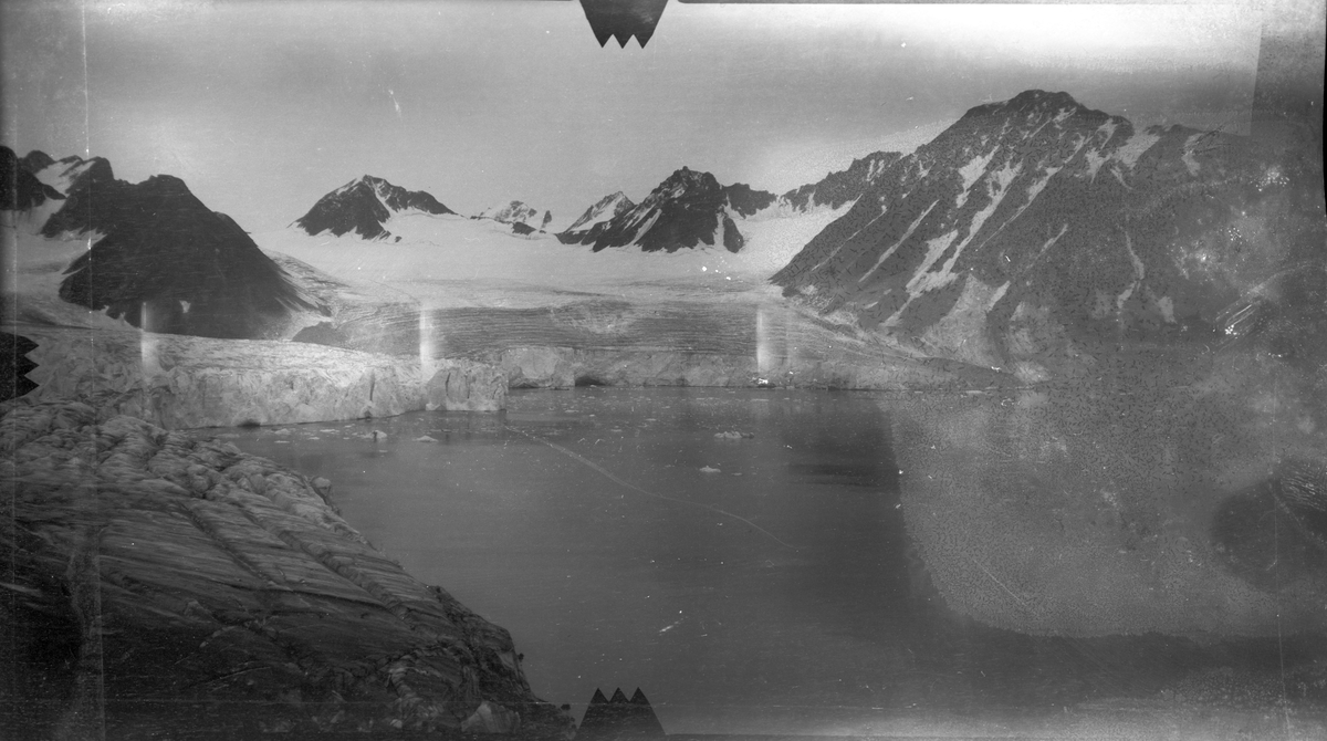 Fra Magdalenebay. -Fra kartleggingen av Svalbard i 1906.