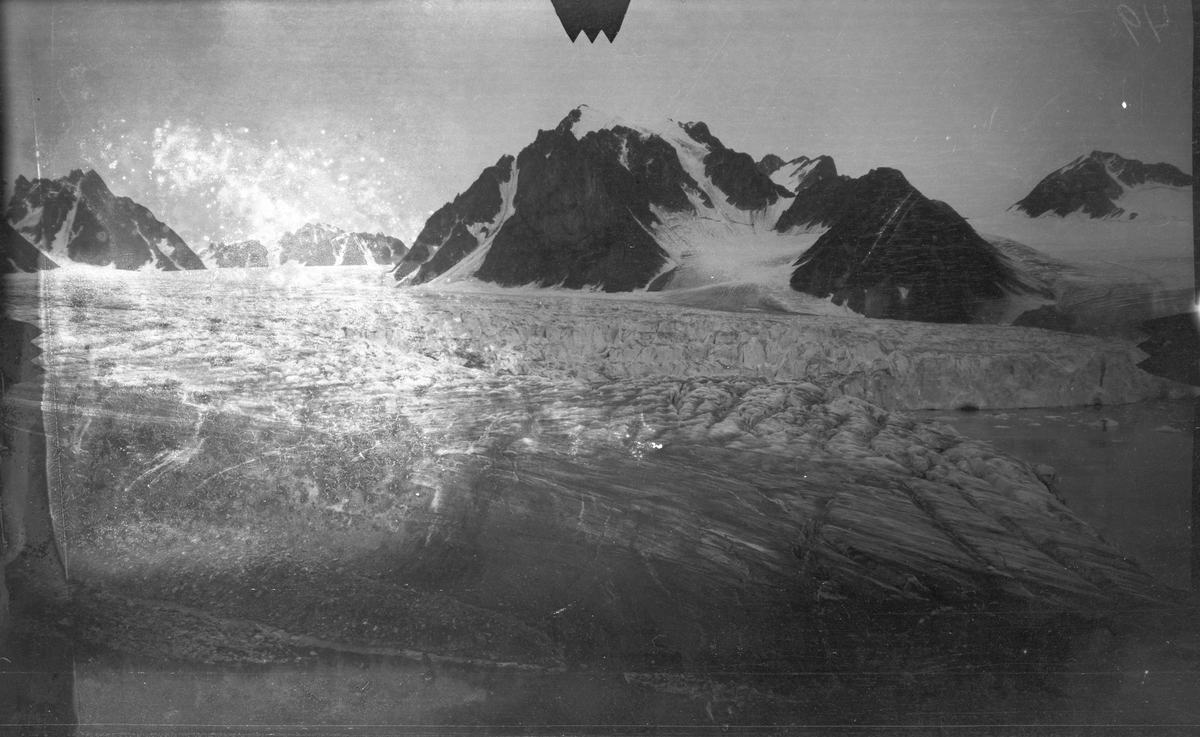 Fra Magdalenebay. -Fra kartleggingen av Svalbard i 1906.