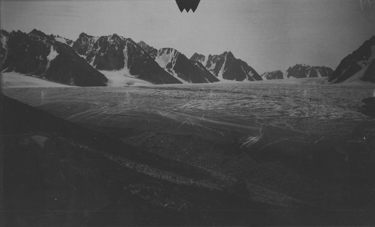 Fra Magdalenebay. -Fra kartleggingen av Svalbard i 1906.