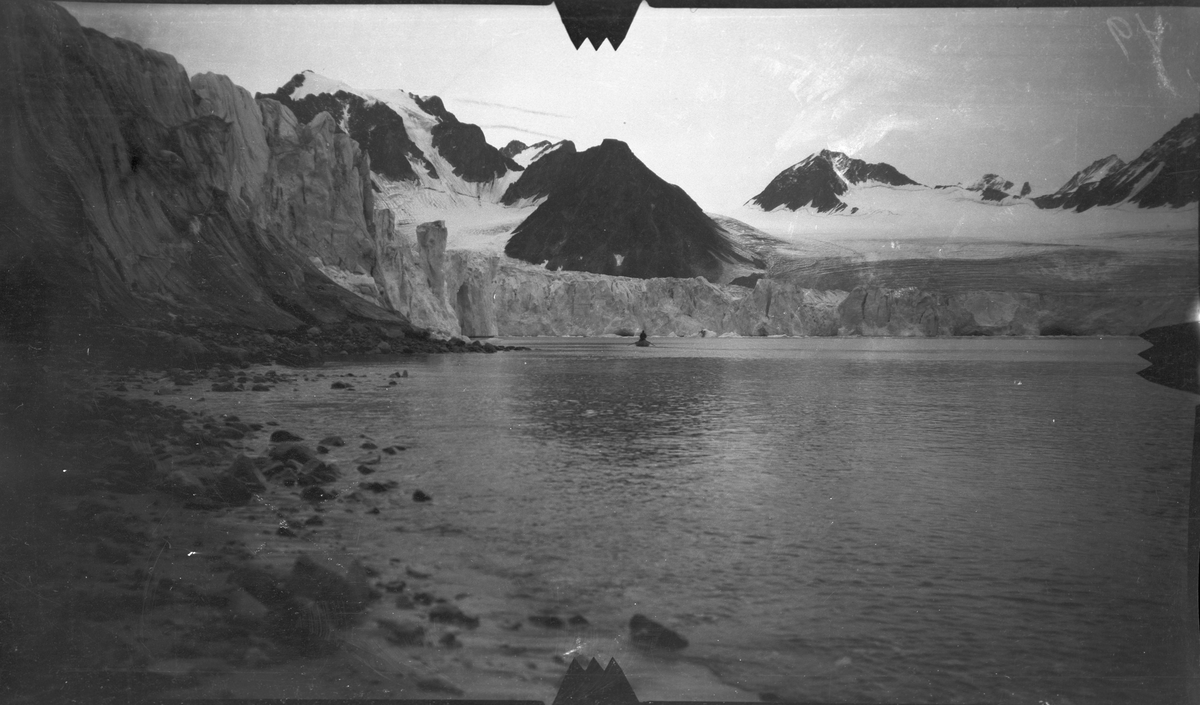 Fra Magdalenebay. -Fra kartleggingen av Svalbard i 1906.