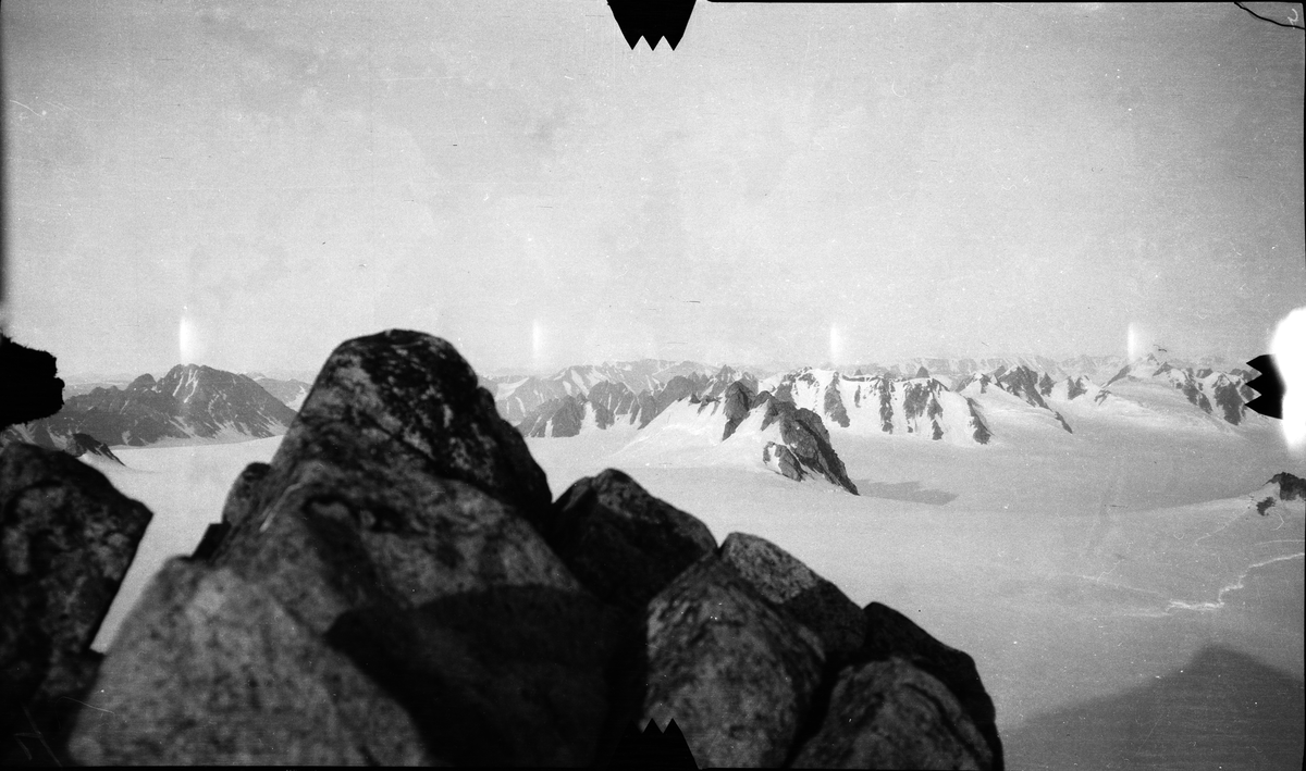 Fra fjell 2, syd leir nr. 4, H 1000. -Fra kartleggingen av Svalbard i 1906.