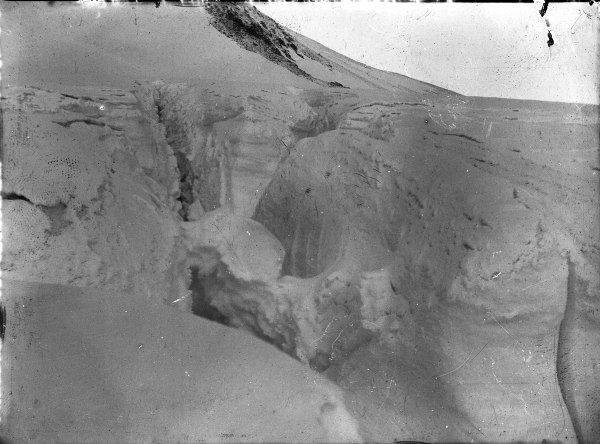 Fra Virgo havn 19. august. -Fra kartleggingen av Svalbard i 1907.