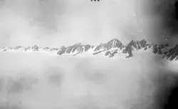 Fra knaus som stikker ned i Liljehookbreen. -Fra kartlegging