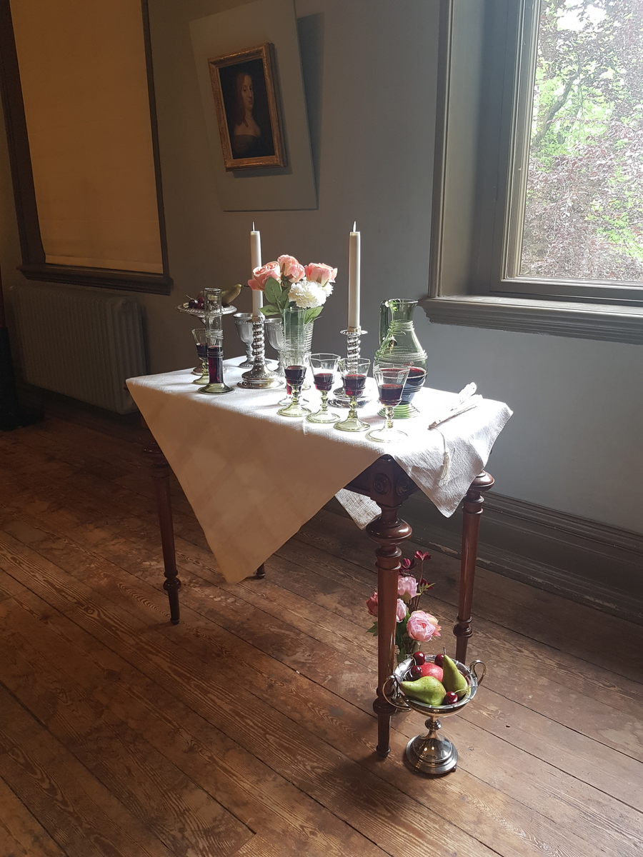 Vänersborgs museum. Invigning av utställningen "Brätte - staden som försvann". Renässansdansgruppen Fiorettos rekvisita