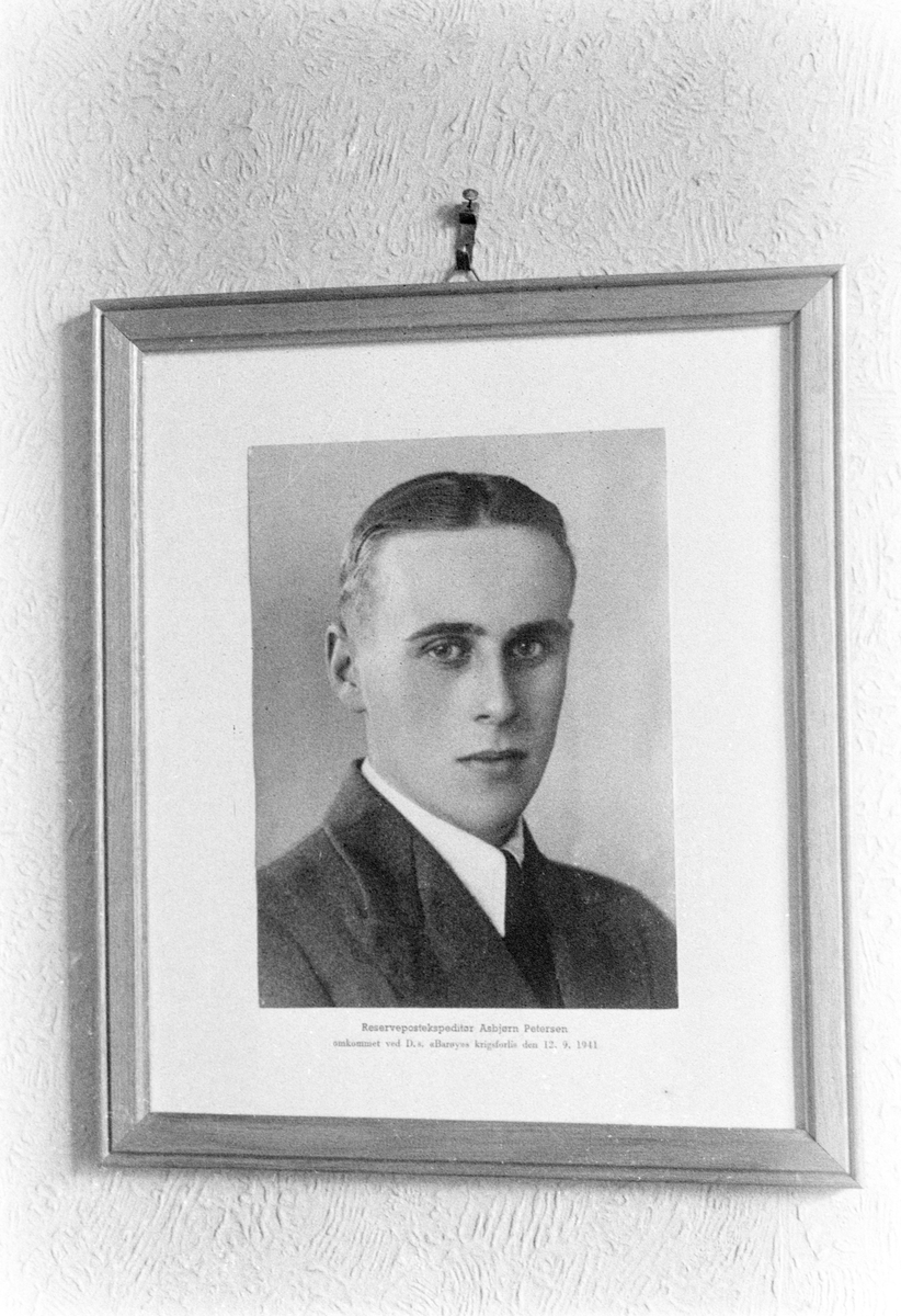 Falne postfolk. Andre verdenskrig. Petersen, Asbjørn. Reservepostekspeditør Trondheim.