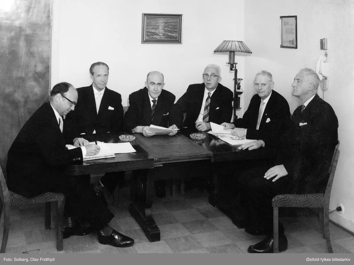 Sarpsborg Håndverk- og Industriforenings styre ved 100 års jubileet 1964. 
Fra venstre: 
Halvor Sommerin (forretningsfører), Arne Arnsen, Frank Varding, Magnar Helseth, Johs. Ramdahl (formann), Thorleif Thorsen (ciseformann).