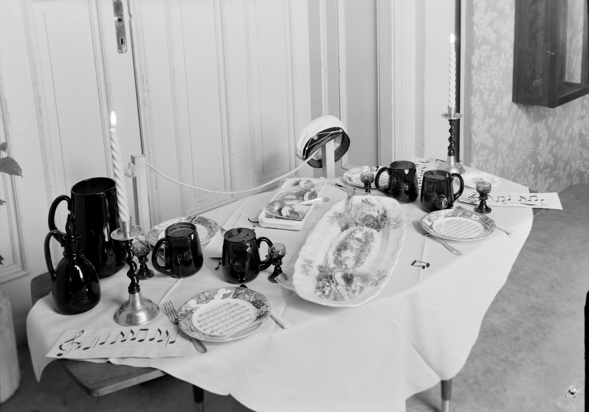 Håndverk- og Industrimessen, 1954. borddekking