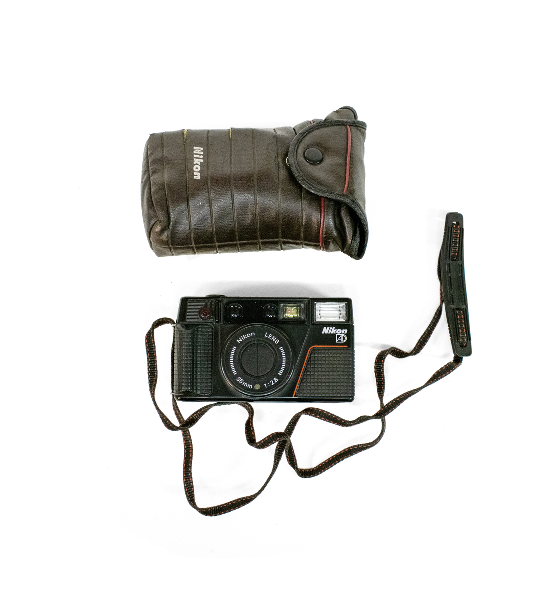 Nikon AD - analogt fotoapparat med bære -og oppbevaringsveske i kunstig skinn.