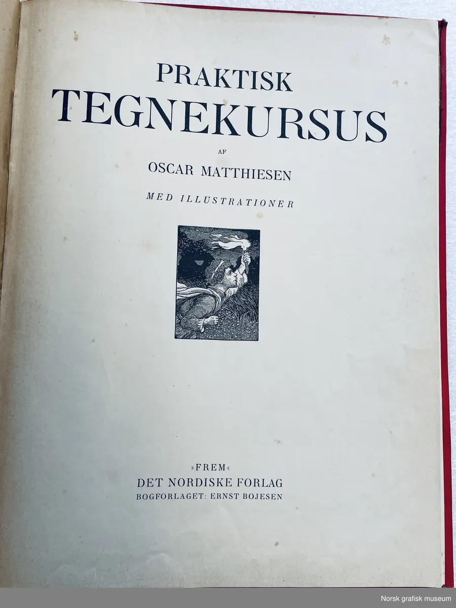 Frem nr. 24 (Norsk)

Helbind i rød shirting med illustrasjon og forfatter/tittel i sort og gull på forsiden. Ryggen er bleket.