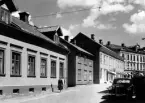Storgatan från väster mot S:t Olofsgatan. Från NM:s byggnadsinventering 1957.