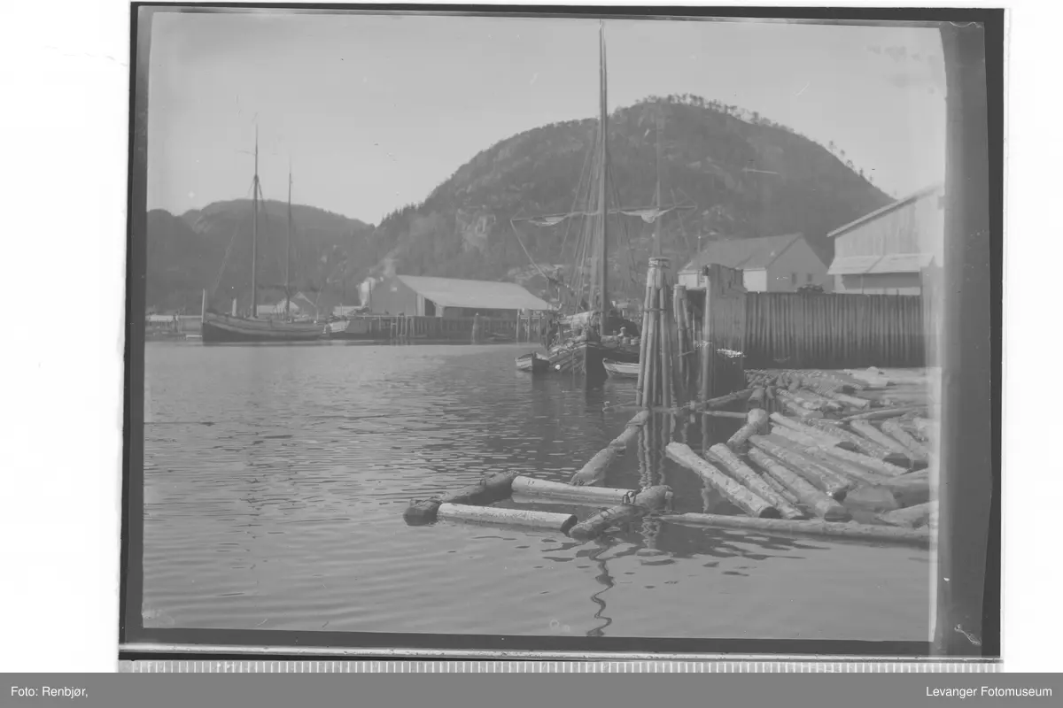 Seilbåter på Havna, trolig i Namsos.