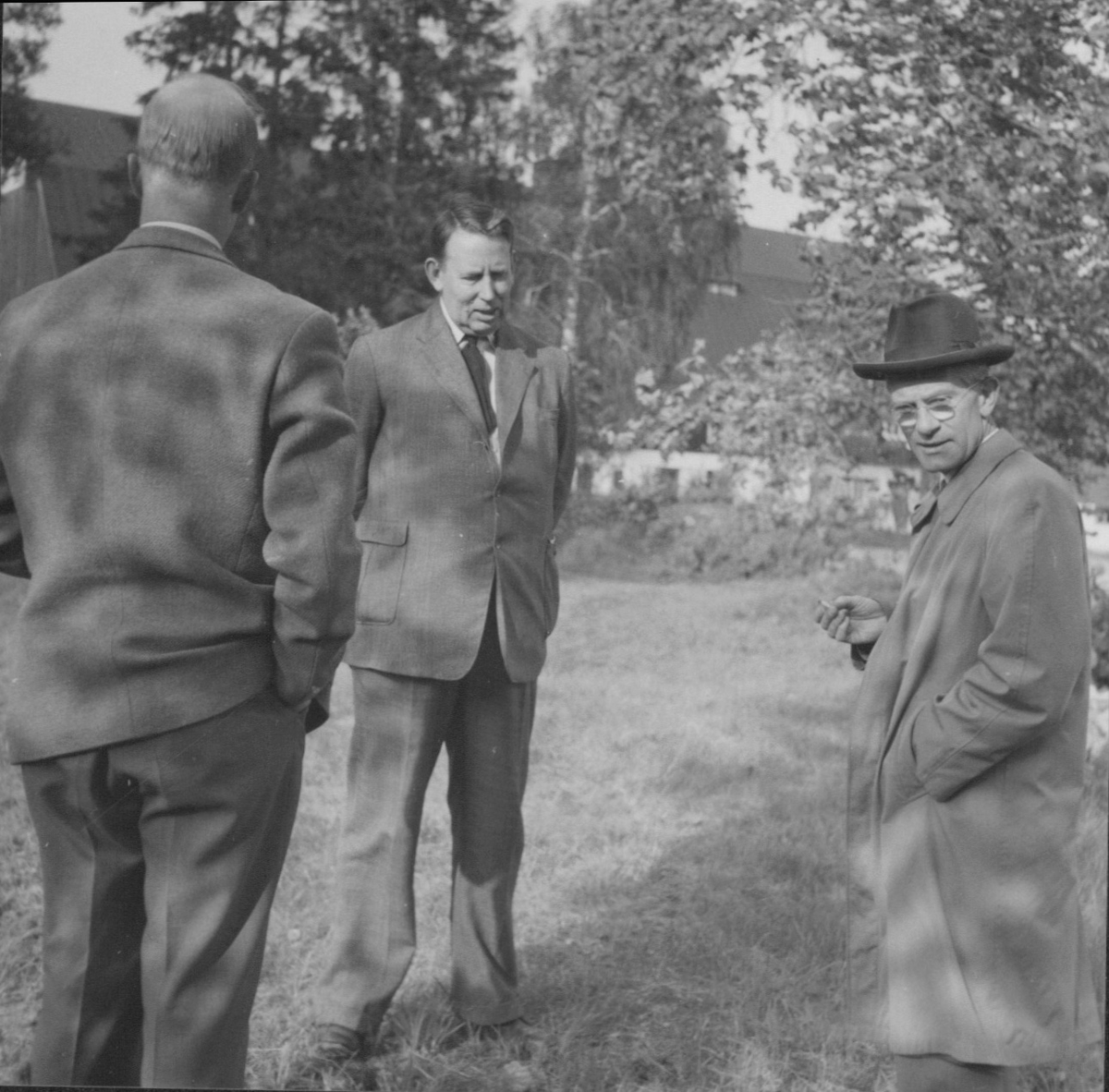 Fotografier och negativ från den arkeologisk utgrävningen i Gudsberga kloster (okänt år)
Består av dokumentationsbilder samt person- och arbetsbilder.