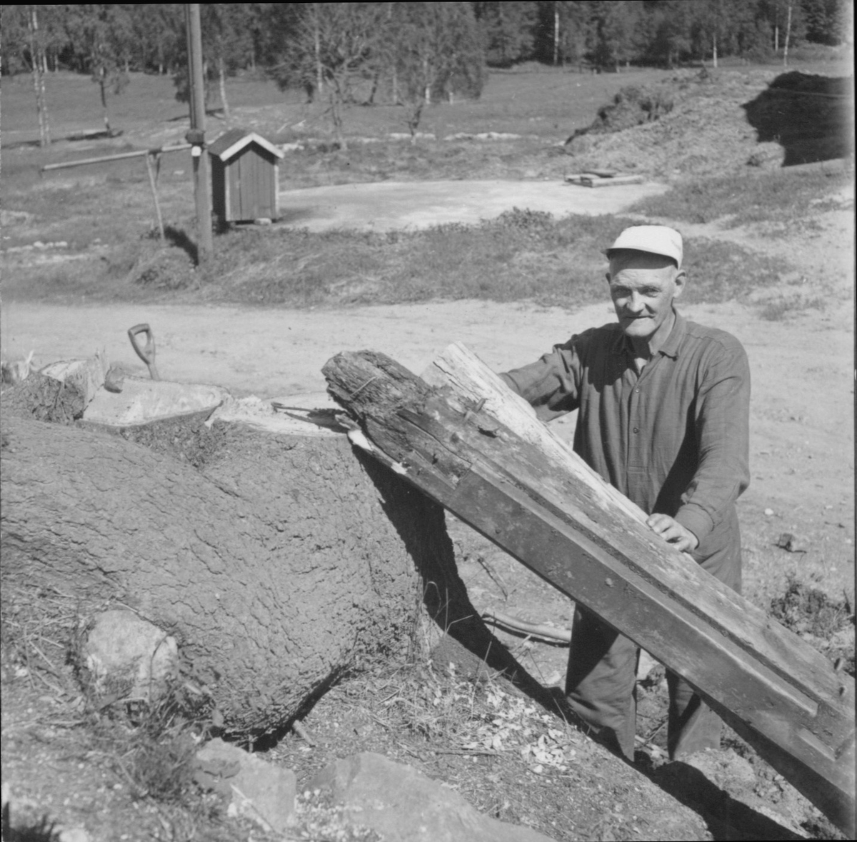 Fotografier och negativ från den arkeologisk utgrävningen i Gudsberga kloster (okänt år)
Består av dokumentationsbilder samt person- och arbetsbilder.