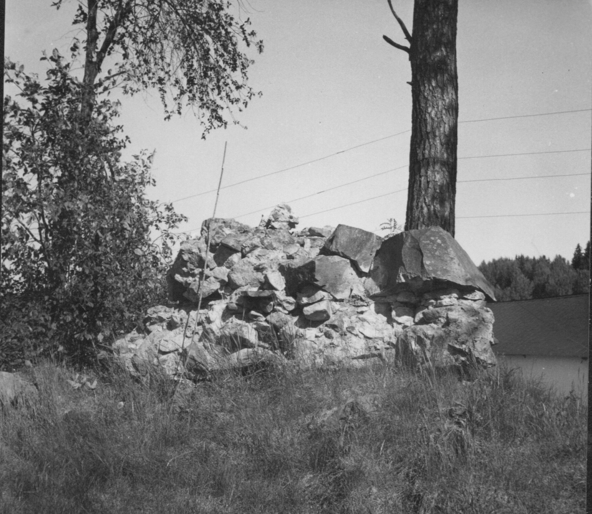 Fotografier och negativ från den arkeologisk utgrävningen i Gudsberga kloster (okänt år)
Består av dokumentationsbilder samt person- och arbetsbilder.