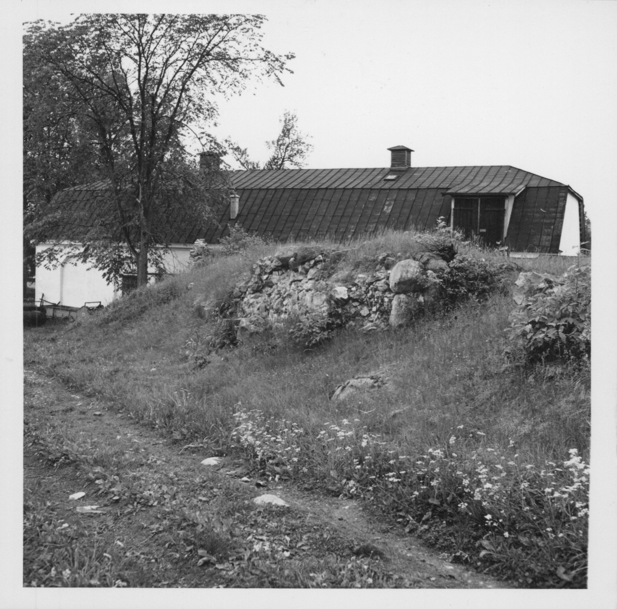 Fotografier och negativ från den arkeologisk utgrävningen i Gudsberga kloster (okänt år)
Består av dokumentationsbilder samt person- och arbetsbilder.