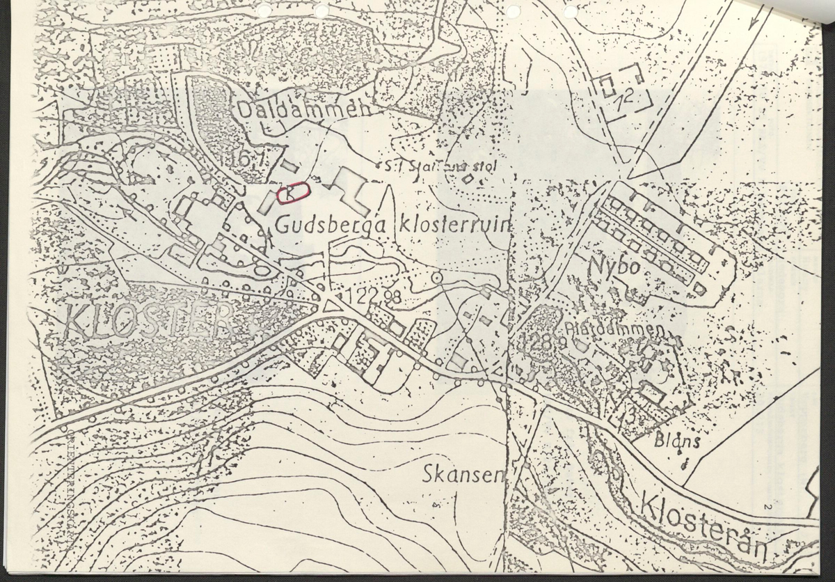 ’Restaurering av Gudsberga klosterruin’ år 1978, av RAÄ Vårdsektion. 

Materialet är en kopia ifrån Riksantikvarieämbetets antikvariskt topografiska arkiv