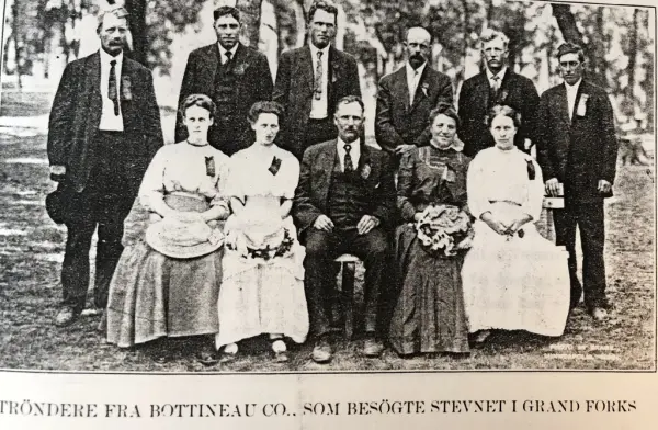 Historisk bilde av en gruppe mennesker.