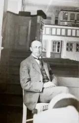 Østfold, Varteig kirke, sogneprest Henrik Hille (1881-1946) 