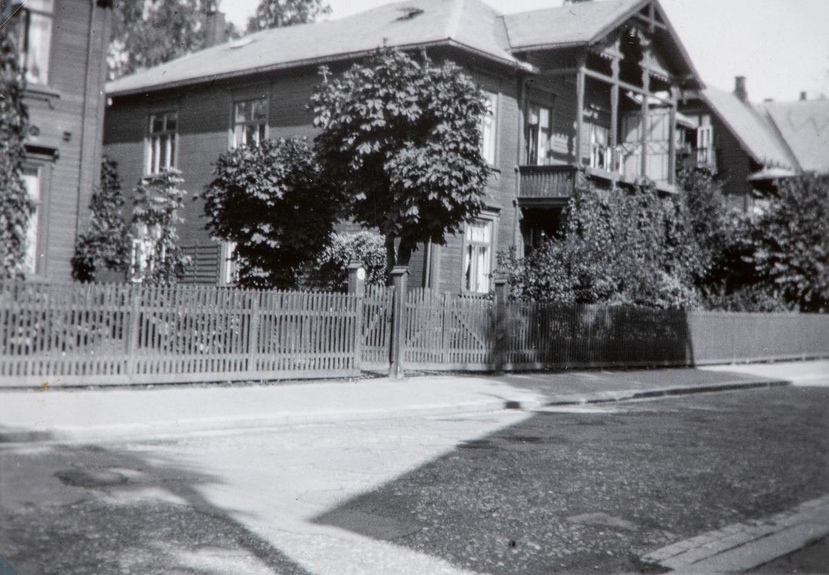 Oslo, Frogner, Jacob Aalls gate 6, familien sogneprest Henrik Hille med familie boddde her fra 1927 til 1934,