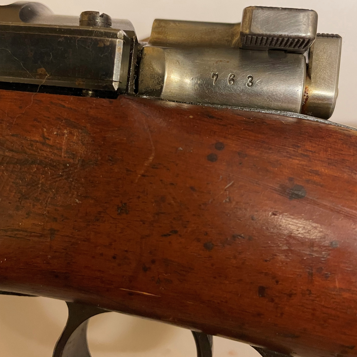 Svenskt repetergevär baserat på Mausers repetersystem.

Tillverkningsnummer 763.

Ska enligt muntlig uppgift vara obrukbart.
Inmärkt som rekvisita hos Postmuseum.
