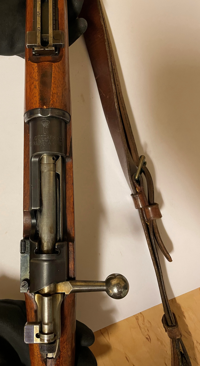 Svenskt repetergevär baserat på Mausers repetersystem.

Tillverkningsnummer 763.

Ska enligt muntlig uppgift vara obrukbart.
Inmärkt som rekvisita hos Postmuseum.