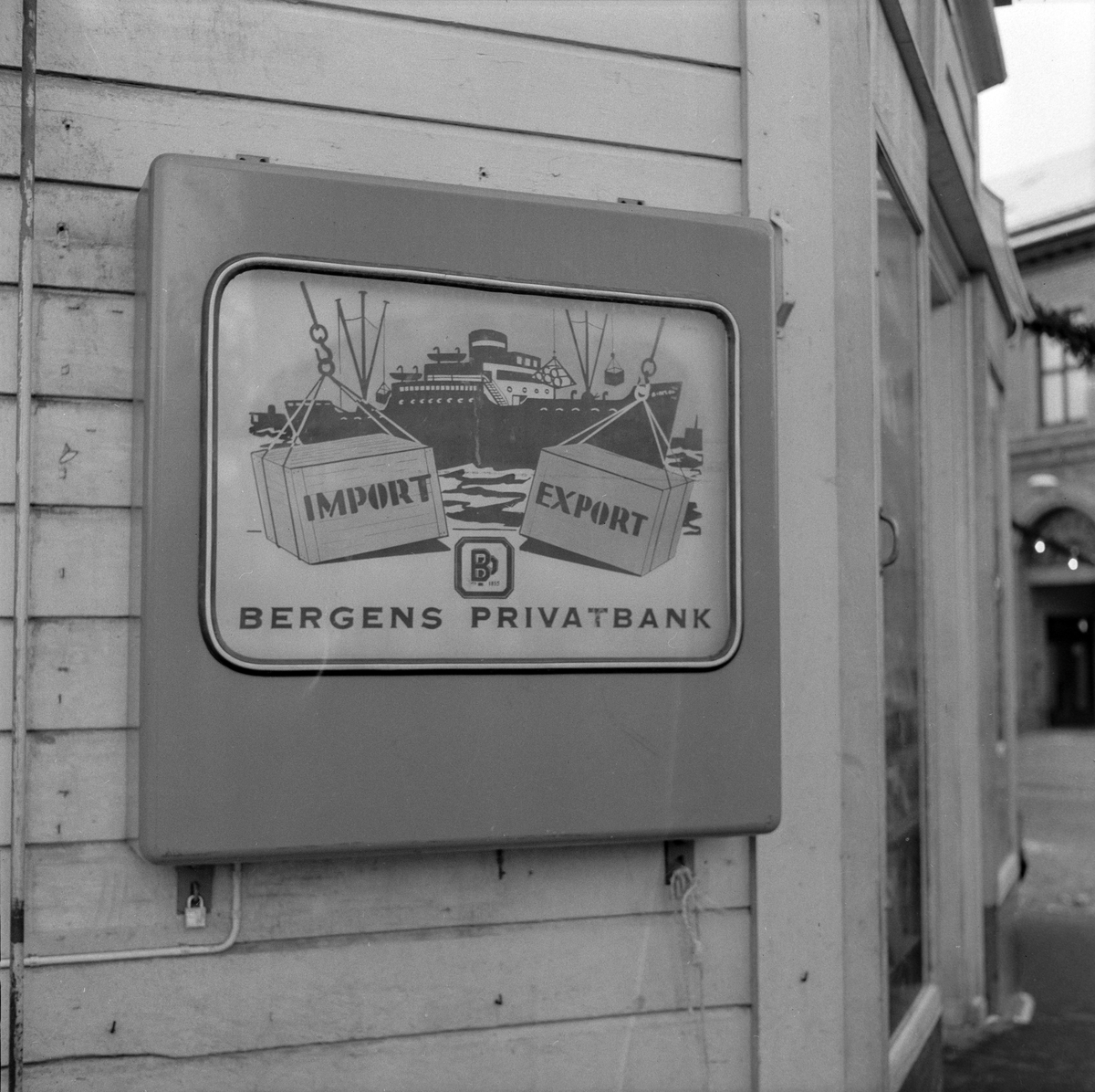 Reklamefoto for Scandia. Div reklameskilt i byen