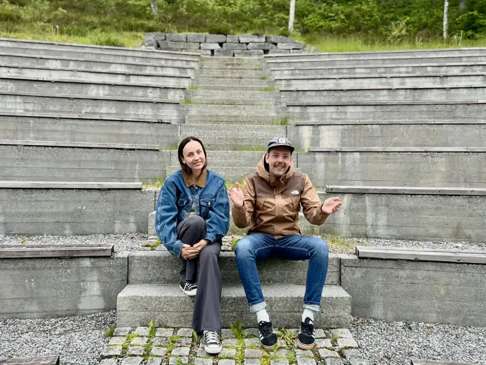 Bilde av festspelsjef og konstituert arenaleiar Ida Karin Aarflot Kornberg og produsent Kim Åge Furuhaug.