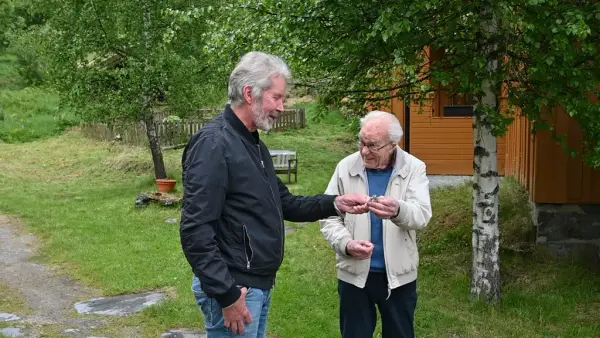 Bilde av Olav Vesaas og Yngve Knausgård.