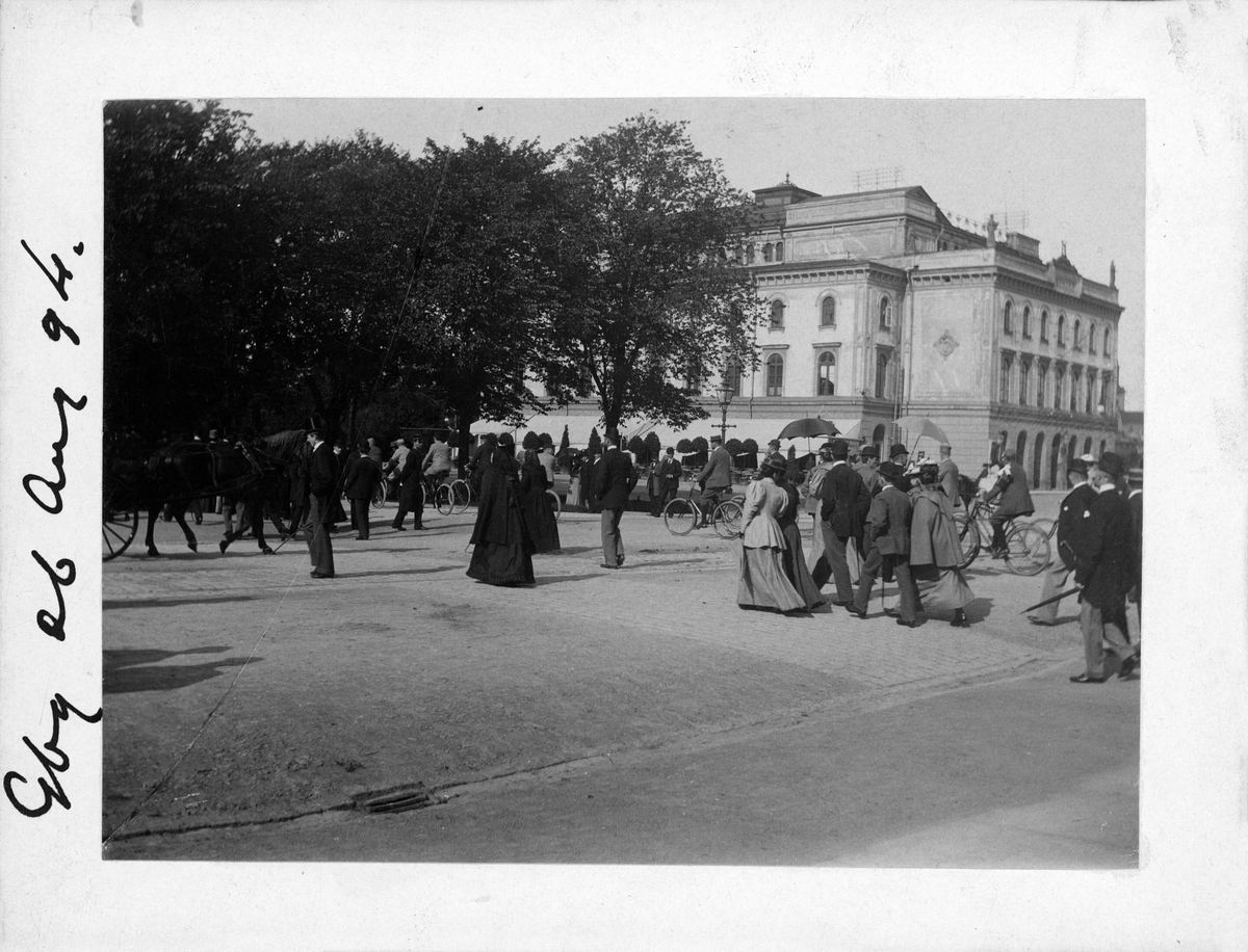 Göteborg i augusti 1894..
Paret Lotten och Lorens Helmers resta mycket, både i Sverige och utomlands. 1890-tal.