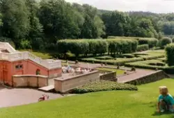Slottsparken vid Gunnebo slott. Mölndal, år 1994. Vy mot sydost.