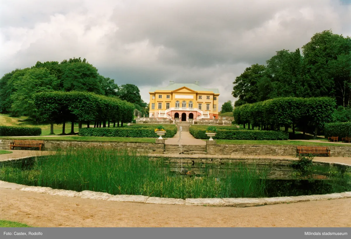 Gunnebo slott och slottsparken. Mölndal, år 1994. Fasaden som vetter åt söder.