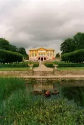 Gunnebo slott och slottsparken. Mölndal, år 1994. Fasaden som vetter åt söder.